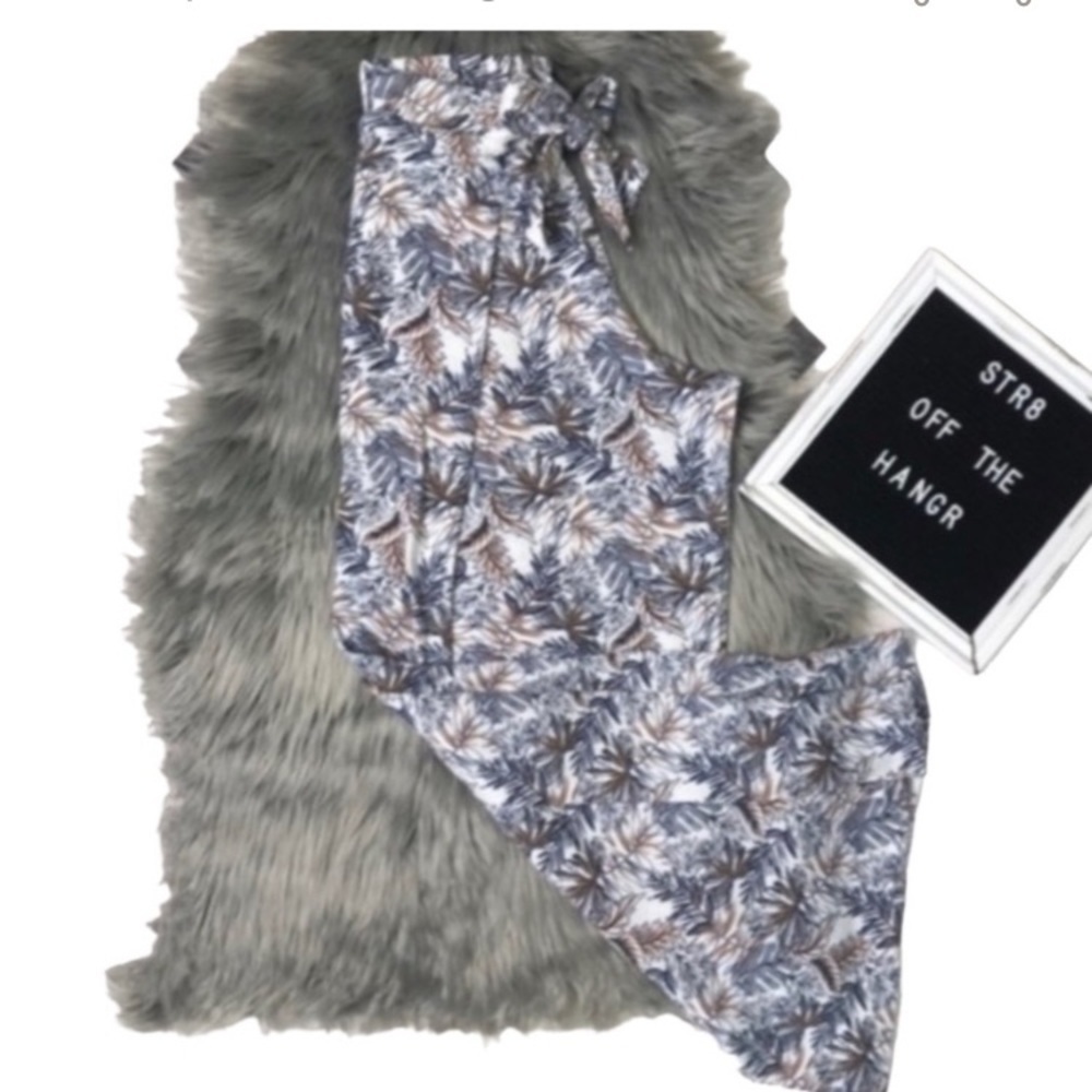 Rewash wide leg pants size Medium floral leaf print colors blue white tan brown